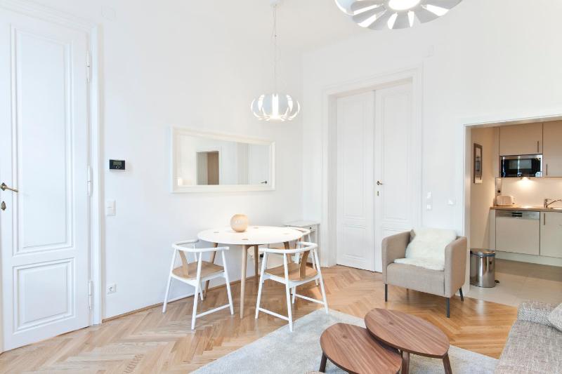 HeyMi Apartments Oper - image 8