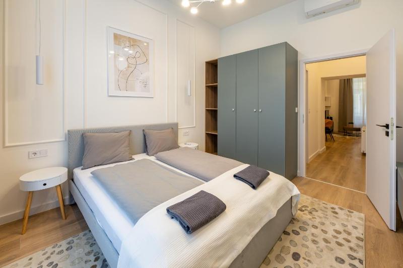 Elisabeth-E40 3 Bedroom Modern Suite - image 3