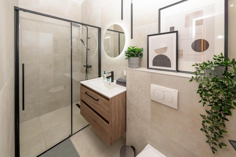 Elisabeth-E40 3 Bedroom Modern Suite - image 15