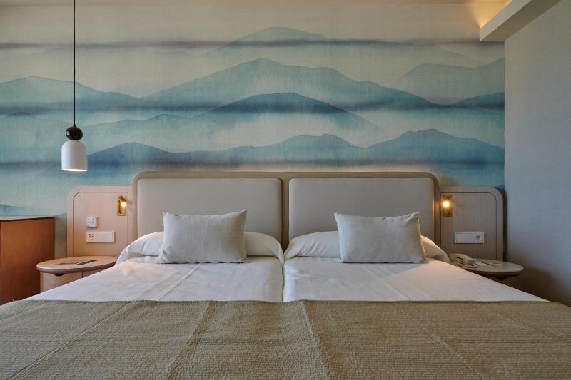 Double Room with Sea View image 3