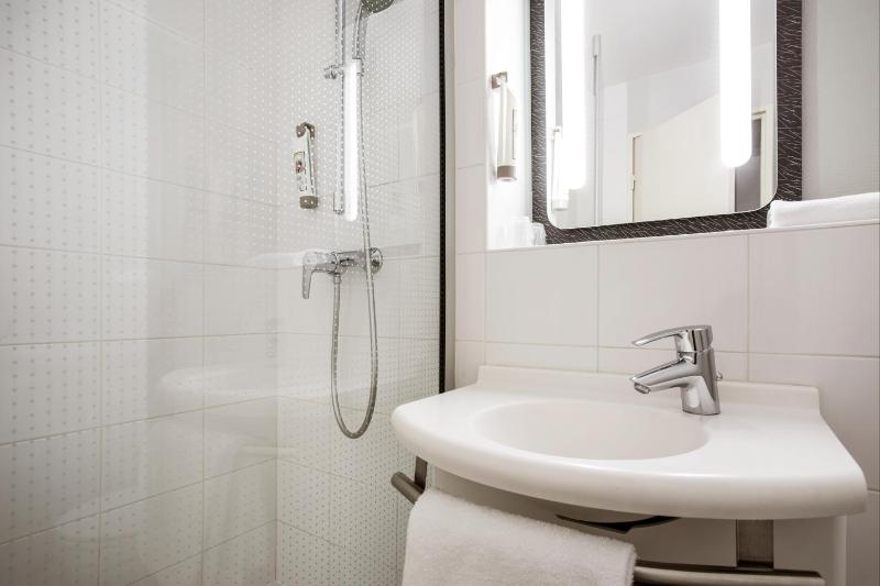 Standard Double Room image 2