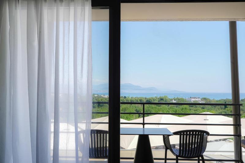 Double Room with Sea View image 3