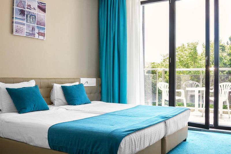Double or Twin Room with Balcony image 3