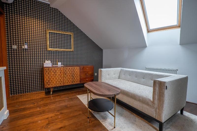 Deluxe Double Room - Attic image 1