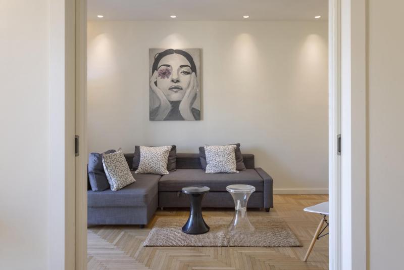 Charming 7th-Floor Apartment with Acropolis view - image 4