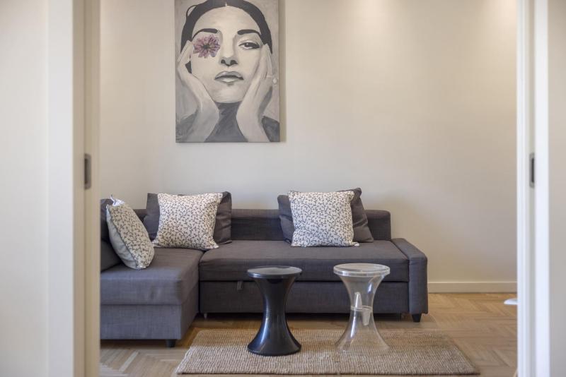 Charming 7th-Floor Apartment with Acropolis view - image 6