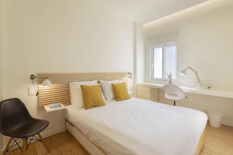 Charming 7th-Floor Apartment with Acropolis view - image 2
