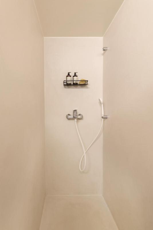 Charming 7th-Floor Apartment with Acropolis view - image 12