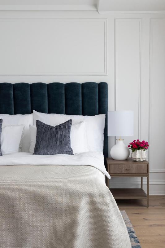 Standard King Room image 2