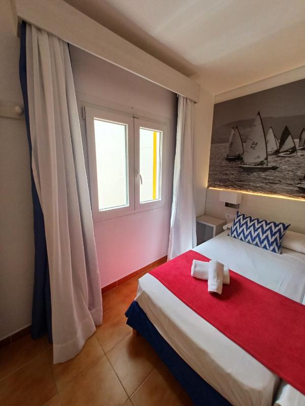 Triple Room with Air Conditioning image 1
