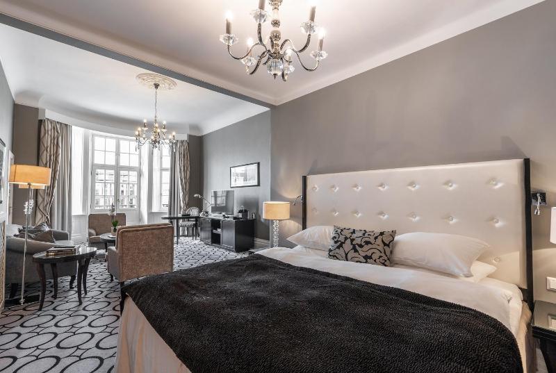 Junior Suite with View image 4