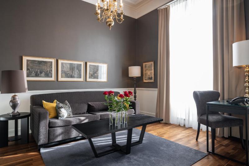Junior Suite with View image 3