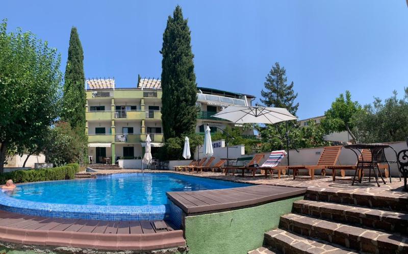 Two-Bedroom Apartment (6 Adults) image 1