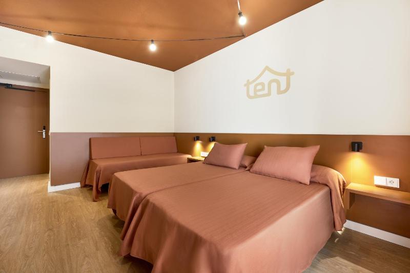 Double Room (2 Adults + 1 Child) - Bed & Unlimited Brunch image 3