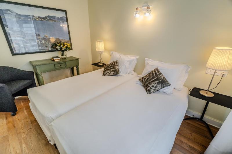 Twin Room image 4
