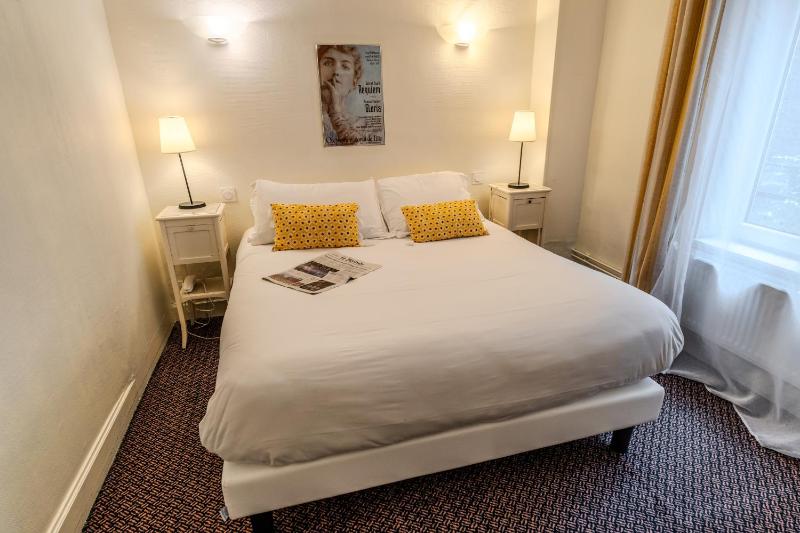 Double Room with Bath image 1