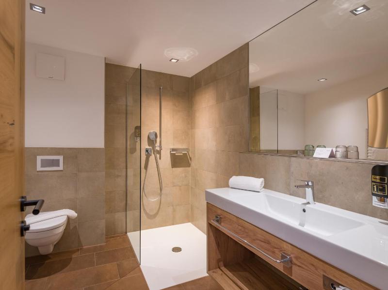 Deluxe Double Room with Balcony image 1