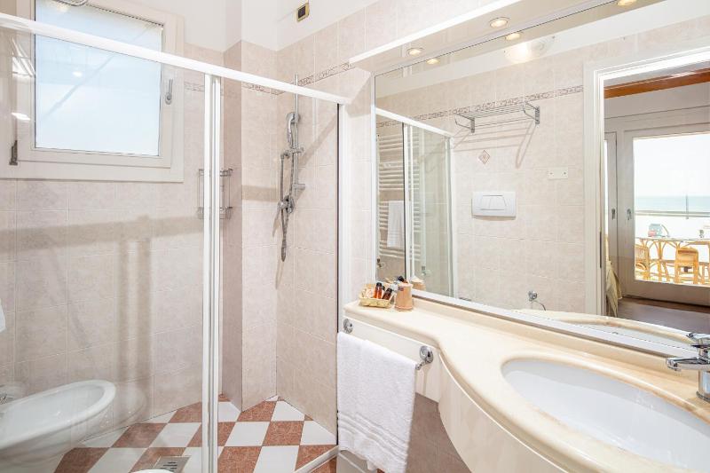 Hotel Karinzia - image 25