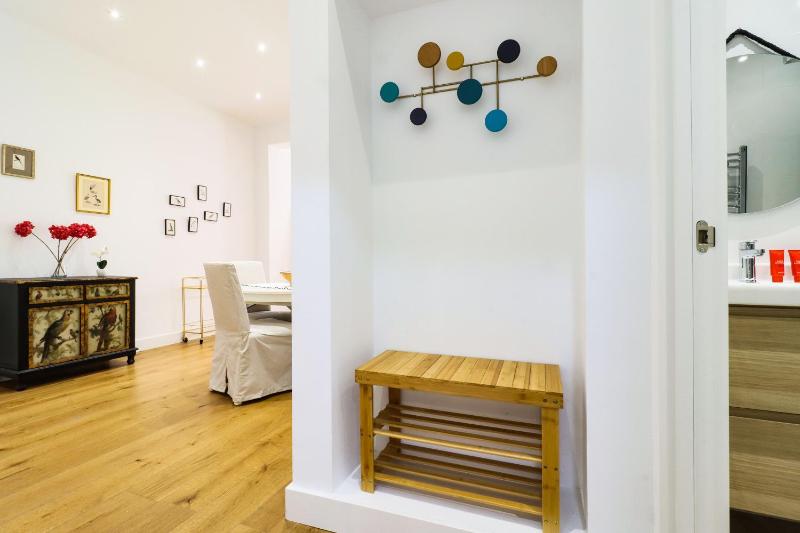 Chamberi Boutique - image 14