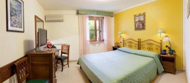 Standard Double or Twin Room image 1