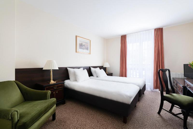 Twin Room image 1