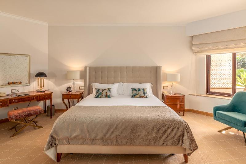 Suite with Garden View image 1