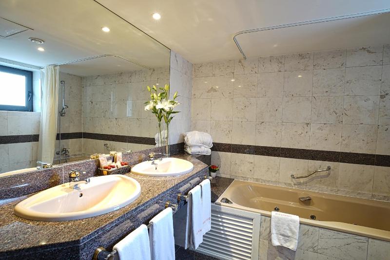 Comfort Family Room image 2