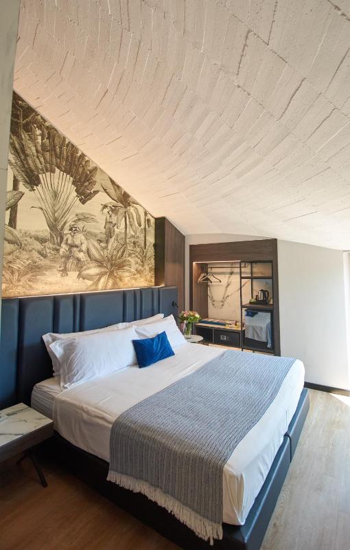 Superior Double Room image 3