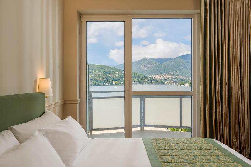 Double or Twin Room with Lake View image 1