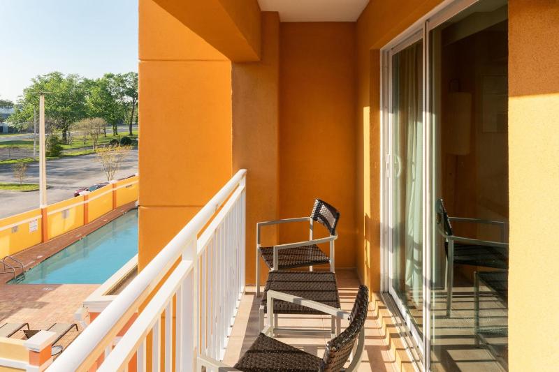 1 Bedroom 2 room Suite, 1 King, Sofa bed image 3
