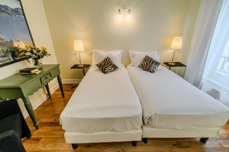 Twin Room image 3