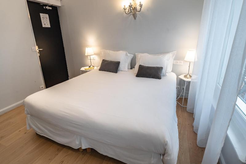 Superior Double Room image 3