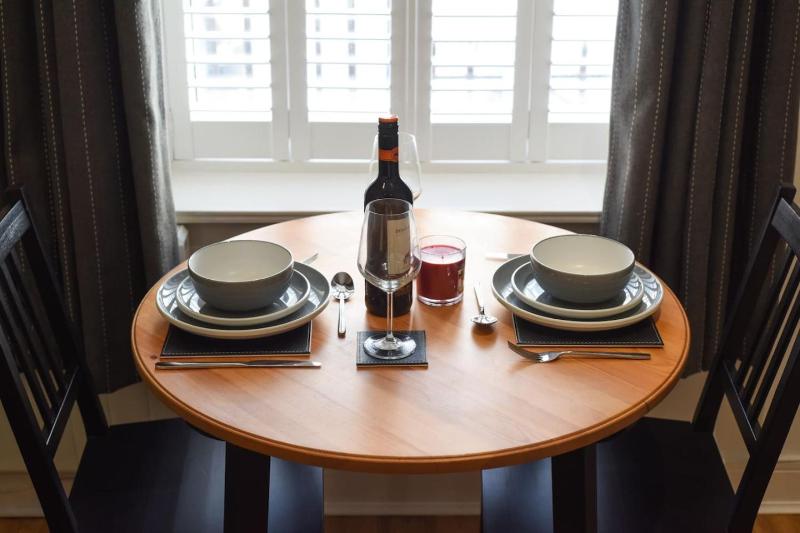 Air Maison - Charming 1-Bedroom Flat in Historic Old Portsmouth - image 16
