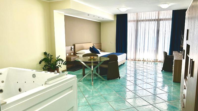 Deluxe Room image 2