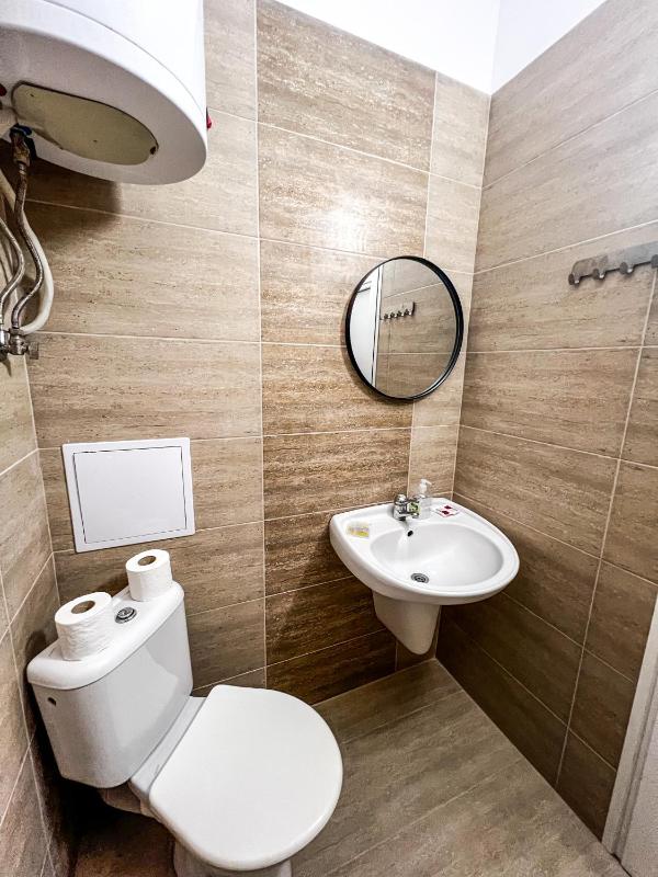 Economy One-Bedroom Apartment image 4