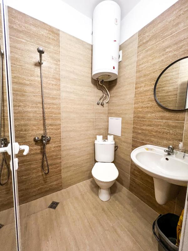 Economy One-Bedroom Apartment image 3
