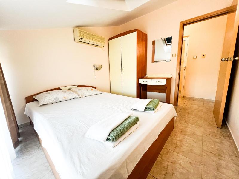 Economy One-Bedroom Apartment image 1