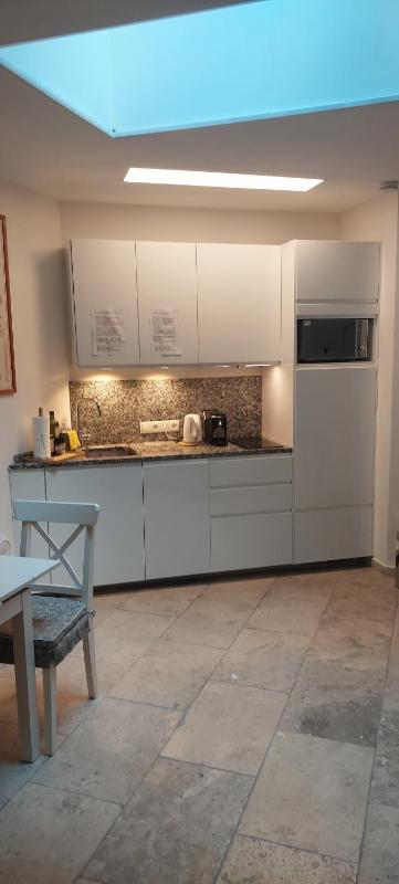 Modern Studios near City Center - image 10
