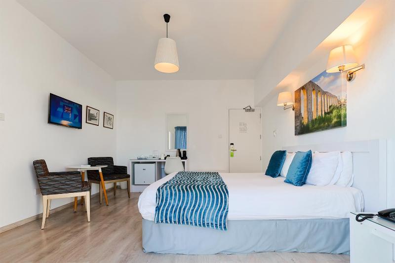 Standard Double or Twin Room image 2