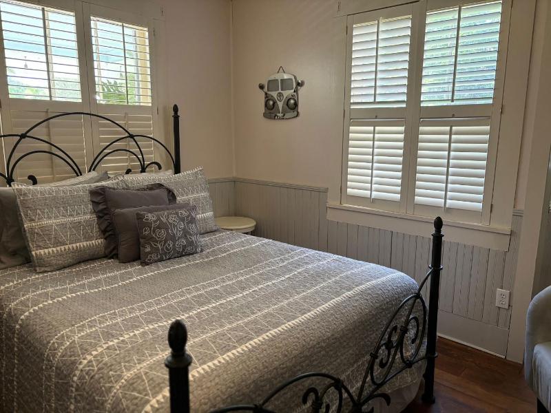 Standard Queen Room image 3
