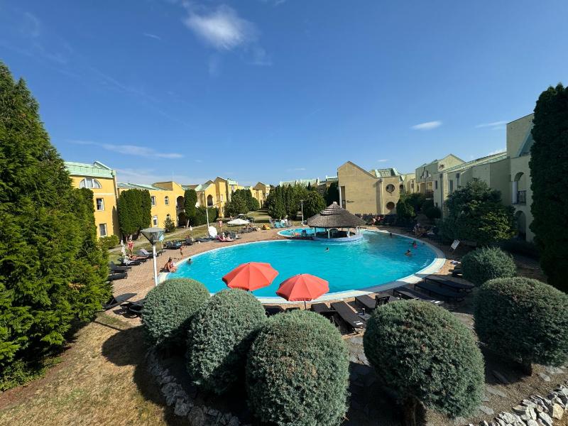 Bláthy Apartman Images