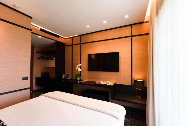 Executive Suite image 3