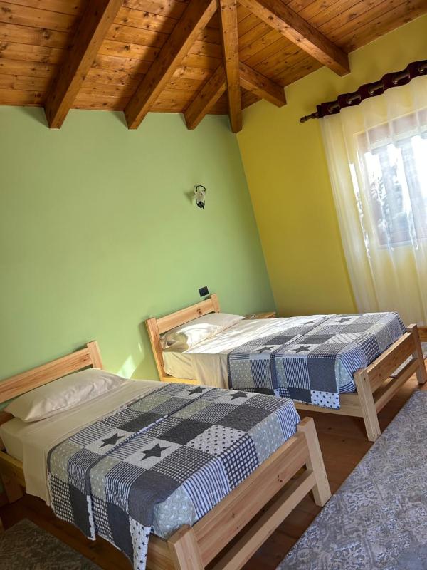 Twin Room with Mountain View image 1