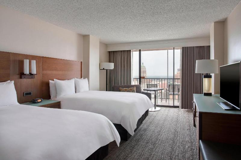 Double Room with 2 Double Beds and Water View image 3