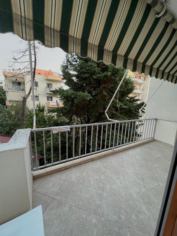 Cozy Apartment with Balcony - image 3