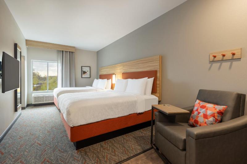 Studio Suite with Two Queen Beds image 1