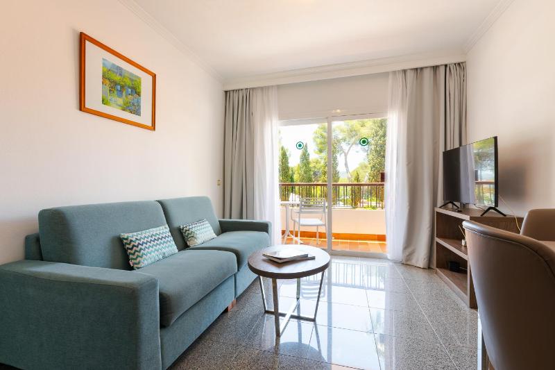 Junior Suite (2 Adults + 1 Child) image 2