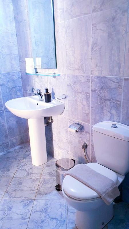 One-Bedroom Apartment with Sea View image 3