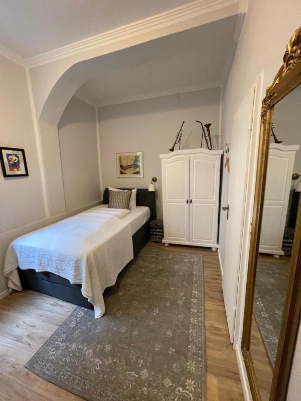 Single Room image 3
