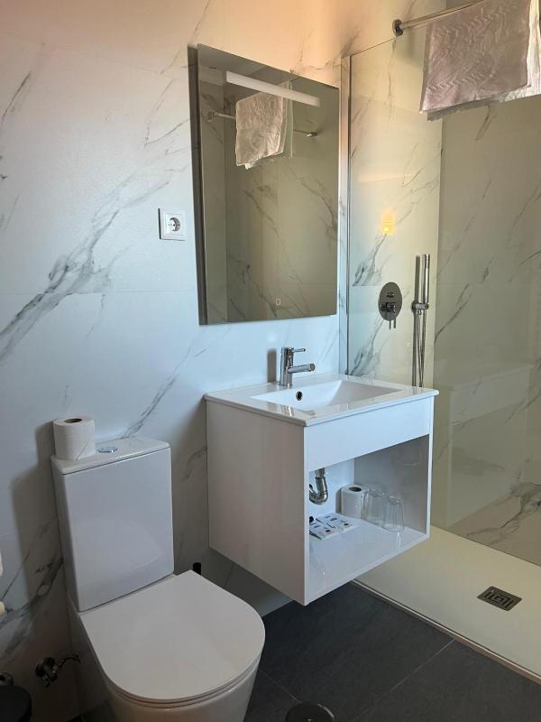 Double Room image 4